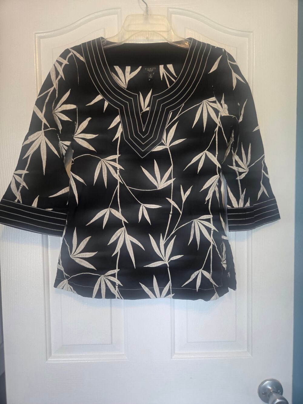 Talbots Black and White Leaf Design. Size 6P